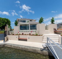 Luxury Waterfront Family Entertainer on Dolphin - Timeshare Accommodation