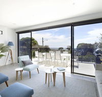 Mills Beach Retreat Luxury Family Retreat with hydrotherapy spa opposite beach walk to village - Timeshare Accommodation