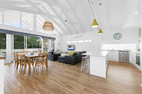 Mudjimba Island Beach House - Timeshare Accommodation 0