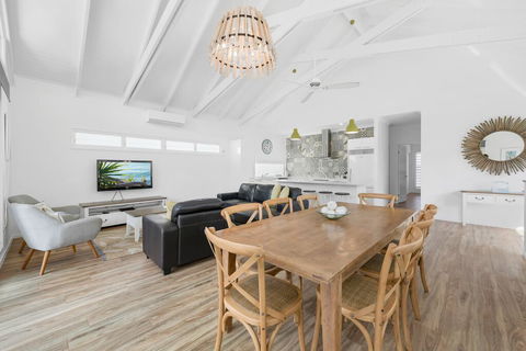 Mudjimba Island Beach House - Timeshare Accommodation 1