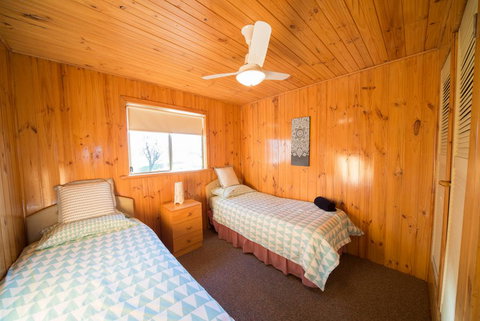 Mundic Waterfront Cottages - Timeshare Accommodation 3