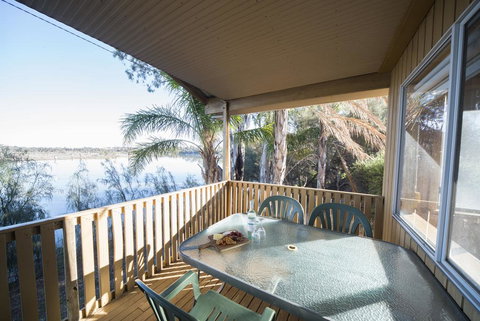 Mundic Waterfront Cottages - Timeshare Accommodation 0