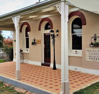 Must Love Dogs BB  Self Contained Cottage - Timeshare Accommodation