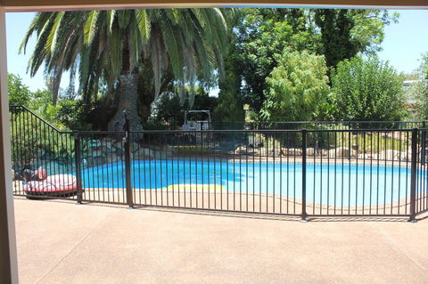 Jacaranda Hideaway Bed & Breakfast - Timeshare Accommodation 9