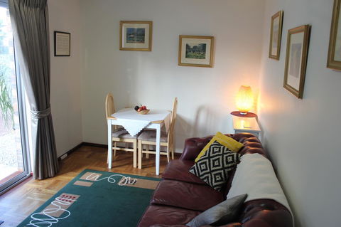 Jacaranda Hideaway Bed & Breakfast - Timeshare Accommodation 3