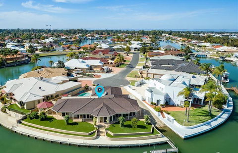 LA ANCHOR ON THE CANALS (MANDURAH) - Timeshare Accommodation 0
