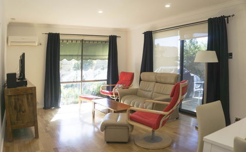 Relax, Bright & Airy Garden Villa - Timeshare Accommodation 5