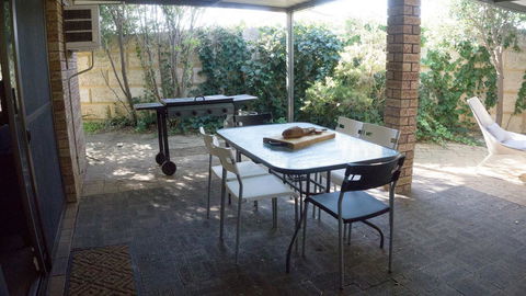 Relax, Bright & Airy Garden Villa - Timeshare Accommodation 28