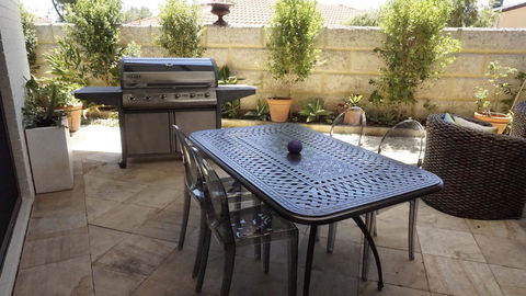 Relax, Bright & Airy Garden Villa - Timeshare Accommodation 13