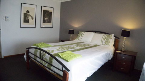Relax, Bright & Airy Garden Villa - Timeshare Accommodation 18