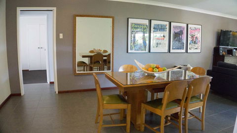 Relax, Bright & Airy Garden Villa - Timeshare Accommodation 15