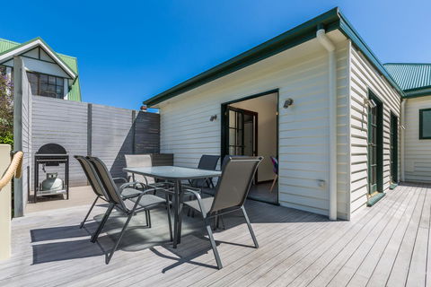 Rosehaven Cottage - Timeshare Accommodation 13