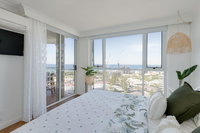 NEW Beautiful 1 Bedroom Beach Views Broadbeach