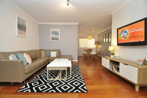 Parramatta Self-Contained Two-Bedroom Apartment (4LEN) - Timeshare Accommodation 1
