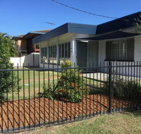 Pet Friendly home walking distance to Surf Beach - North St Woorim - Timeshare Accommodation