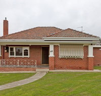 Red Brick Beauty - Central Cottage - Timeshare Accommodation