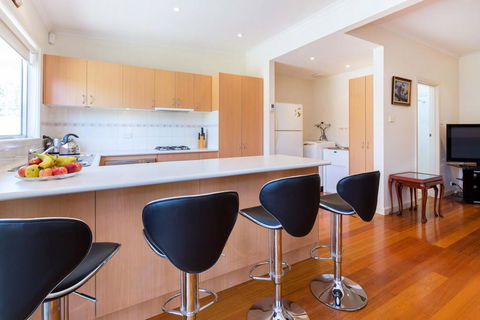 RENOVATED BEACH BEAUTY - ROSEBUD - Timeshare Accommodation 2