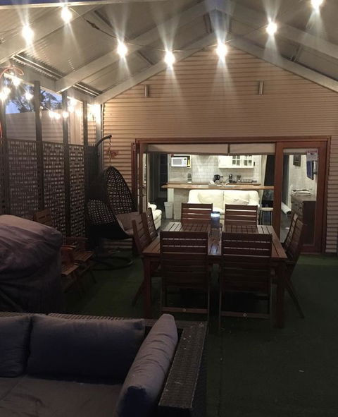 Shack Built Over The Murray River - Timeshare Accommodation 3