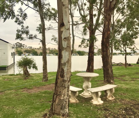 Shack Built Over The Murray River - Timeshare Accommodation 2