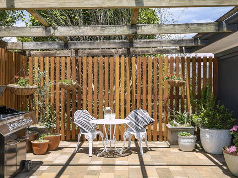 Silky Oak Cottage - Cosy With Country Views - Timeshare Accommodation 1