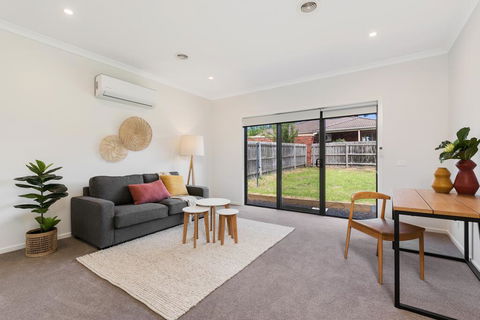 Spacious 4-Bed House With Parking And Backyard - Timeshare Accommodation 3