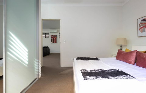 Spacious Two-Bedroom Apartment Near Hospital - Timeshare Accommodation 2