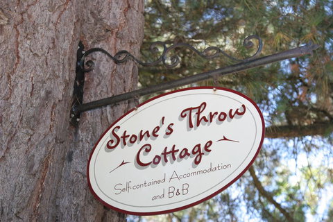 Stone's Throw Cottage Bed And Breakfast - Timeshare Accommodation 1