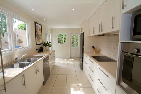 Strahan House - Timeshare Accommodation 2