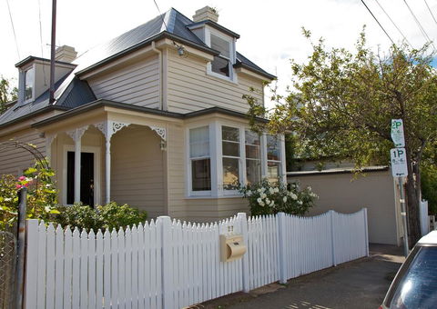 Strahan House - Timeshare Accommodation 1