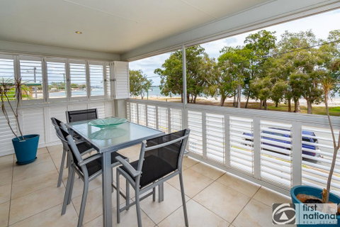 Stunning Waterfront Home With Pool - Sylvan Beach Esp, Bellara - Timeshare Accommodation 1