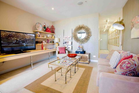 Stylish 1 Bedroom Apartment Amazing City Views - Timeshare Accommodation 2
