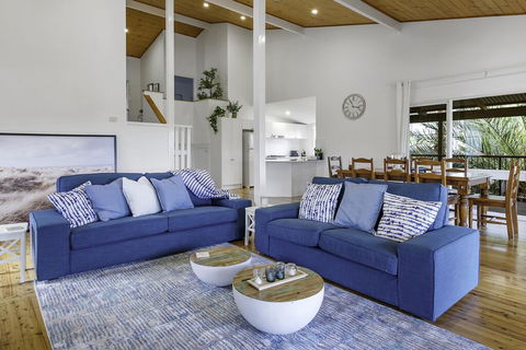 Stylish Renovated Home - Ocean Views - Fireplace - Timeshare Accommodation 2