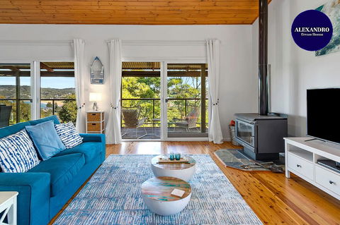 Stylish Renovated Home - Ocean Views - Fireplace - Timeshare Accommodation 0