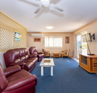 Stylish Unit Opposite Foreshore - Sylvan Beach Esp Bellara - Timeshare Accommodation