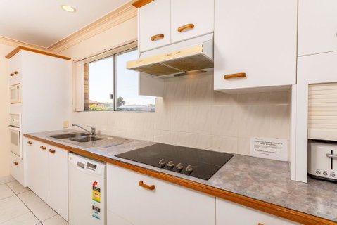 Stylish Unit Opposite Foreshore - Sylvan Beach Esp, Bellara - Timeshare Accommodation 2