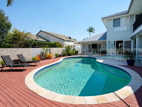 Super Sized Family Retreat With A Pool - Timeshare Accommodation 0