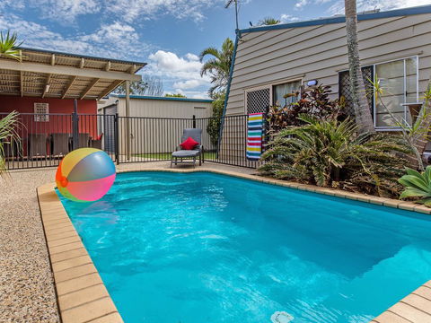 Surf Club House, Pet Friendly, Sunshine Coast, Holiday House, Marcoola - Timeshare Accommodation 0