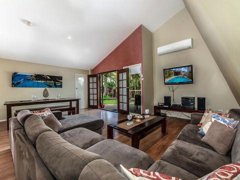 Surf Club House, Pet Friendly, Sunshine Coast, Holiday House, Marcoola - Timeshare Accommodation 2