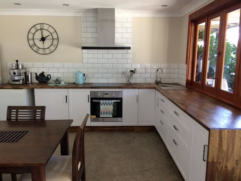 TAKURA HEIGHTS Modern Country Apartment With Pool Access - Timeshare Accommodation 2