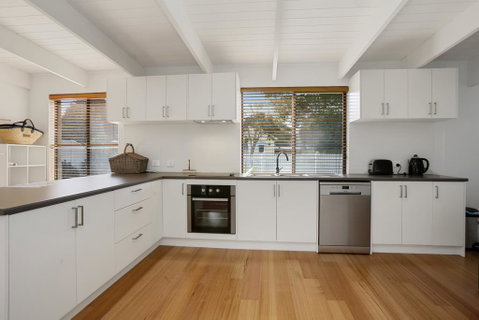 THE ASHMAN HOUSE - Modern And Close To Town - Timeshare Accommodation 2