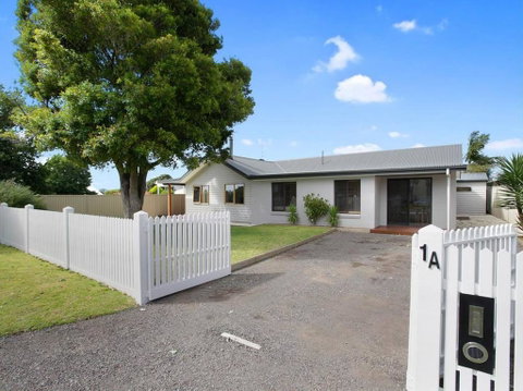 THE ASHMAN HOUSE - Modern And Close To Town - Timeshare Accommodation 0