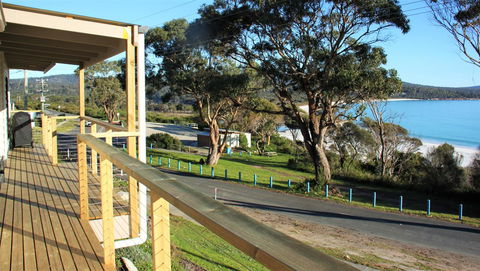 KINGFISHER COTTAGE Beachfront At The Binalong Bay - Timeshare Accommodation 8