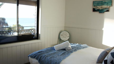 KINGFISHER COTTAGE Beachfront At The Binalong Bay - Timeshare Accommodation 11