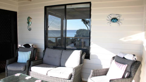 KINGFISHER COTTAGE Beachfront At The Binalong Bay - Timeshare Accommodation 7
