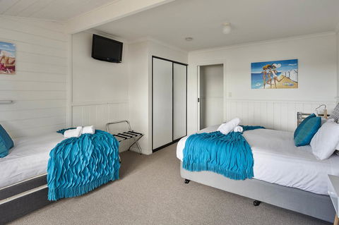 KINGFISHER COTTAGE Beachfront At The Binalong Bay - Timeshare Accommodation 3