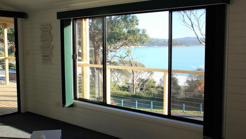 KINGFISHER COTTAGE Beachfront At The Binalong Bay - Timeshare Accommodation 13