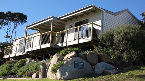 KINGFISHER COTTAGE Beachfront At The Binalong Bay - Timeshare Accommodation 0