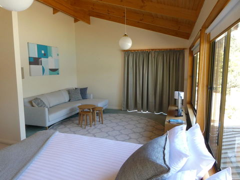 Osprey Lodge & Bungalow - Timeshare Accommodation 11
