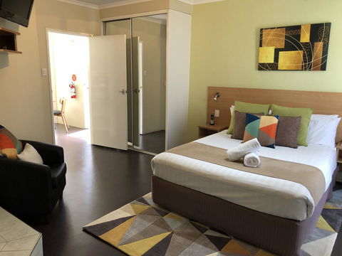 Ciloms Airport Lodge - Timeshare Accommodation 2