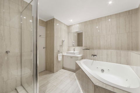 Ciloms Airport Lodge - Timeshare Accommodation 9